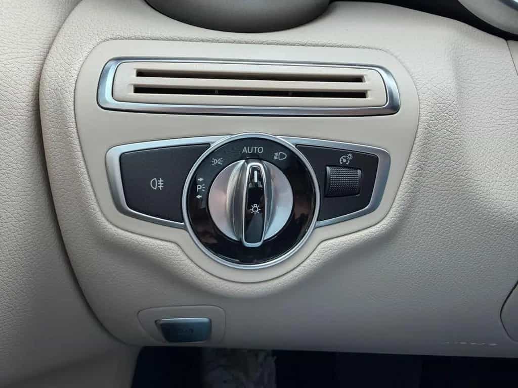 Mercedes-Benz C 300 Avant. Automatik Panorama LED 03/2017-photo-15