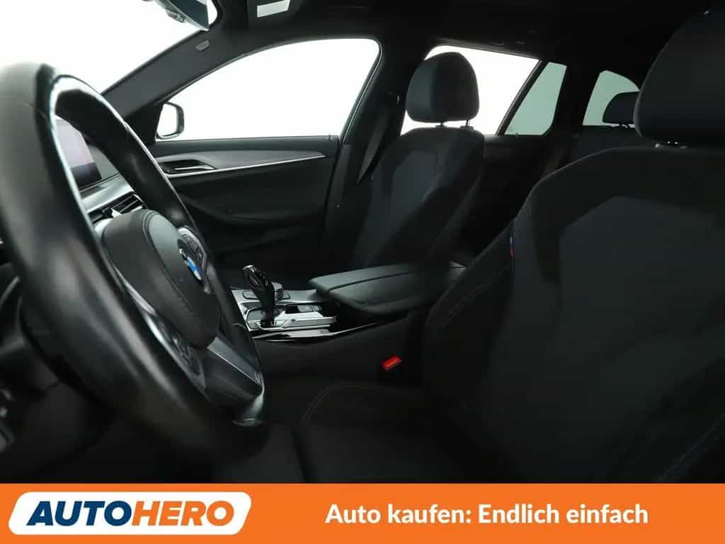BMW 5 Series 520i M Sport Aut*NAVI*LED*CAM*SHZ*TEMPO*ALU*HUD* 11/2018-photo-12