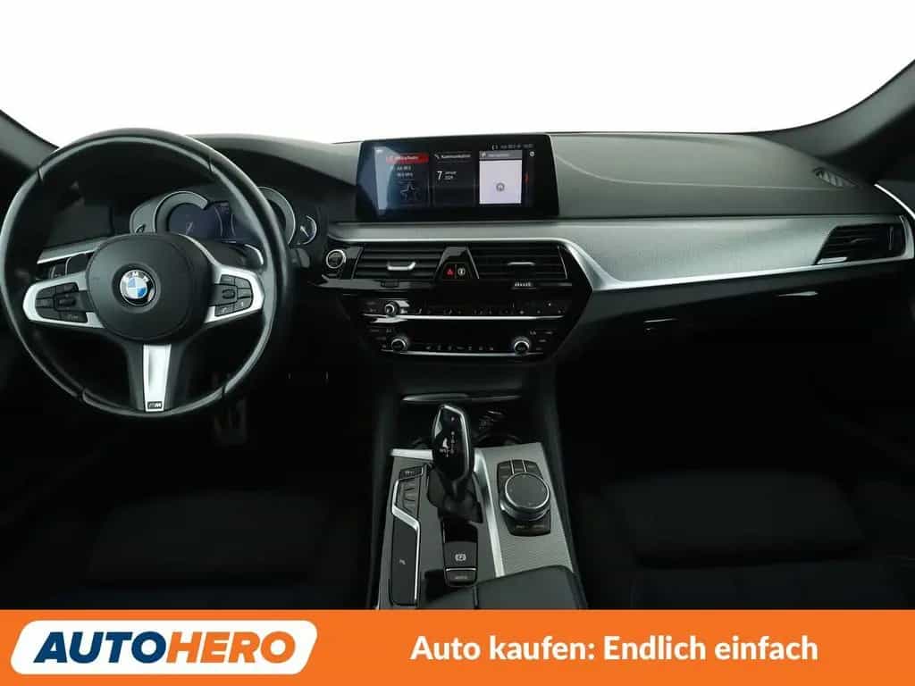 BMW 5 Series 520i M Sport Aut*NAVI*LED*CAM*SHZ*TEMPO*ALU*HUD* 11/2018-photo-13