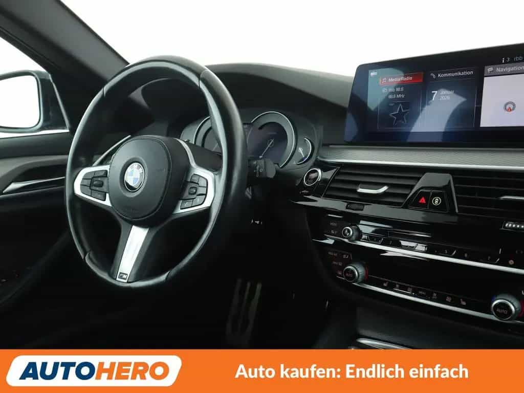 BMW 5 Series 520i M Sport Aut*NAVI*LED*CAM*SHZ*TEMPO*ALU*HUD* 11/2018-photo-16