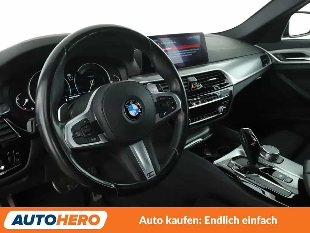 BMW 5 Series 520i M Sport Aut*NAVI*LED*CAM*SHZ*TEMPO*ALU*HUD* 11/2018-photo-17