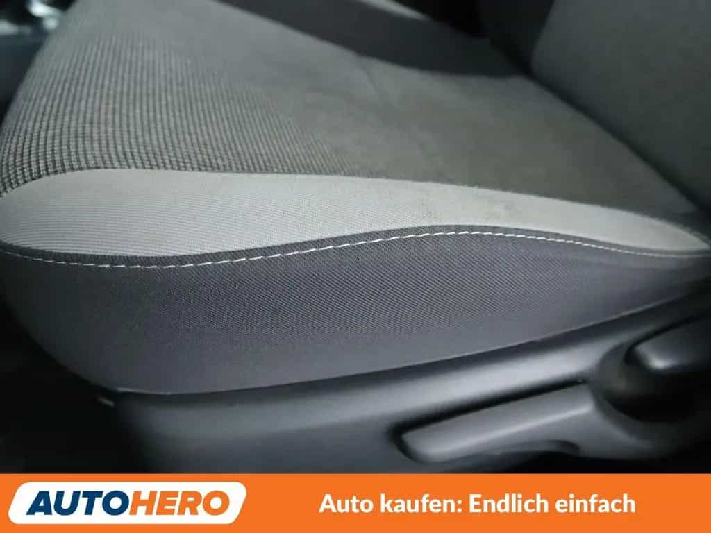 Toyota Yaris 1.5 Dual VVT-iE Y20 Club*NAVI*SHZ*ALU*SPUR 09/2019-photo-23