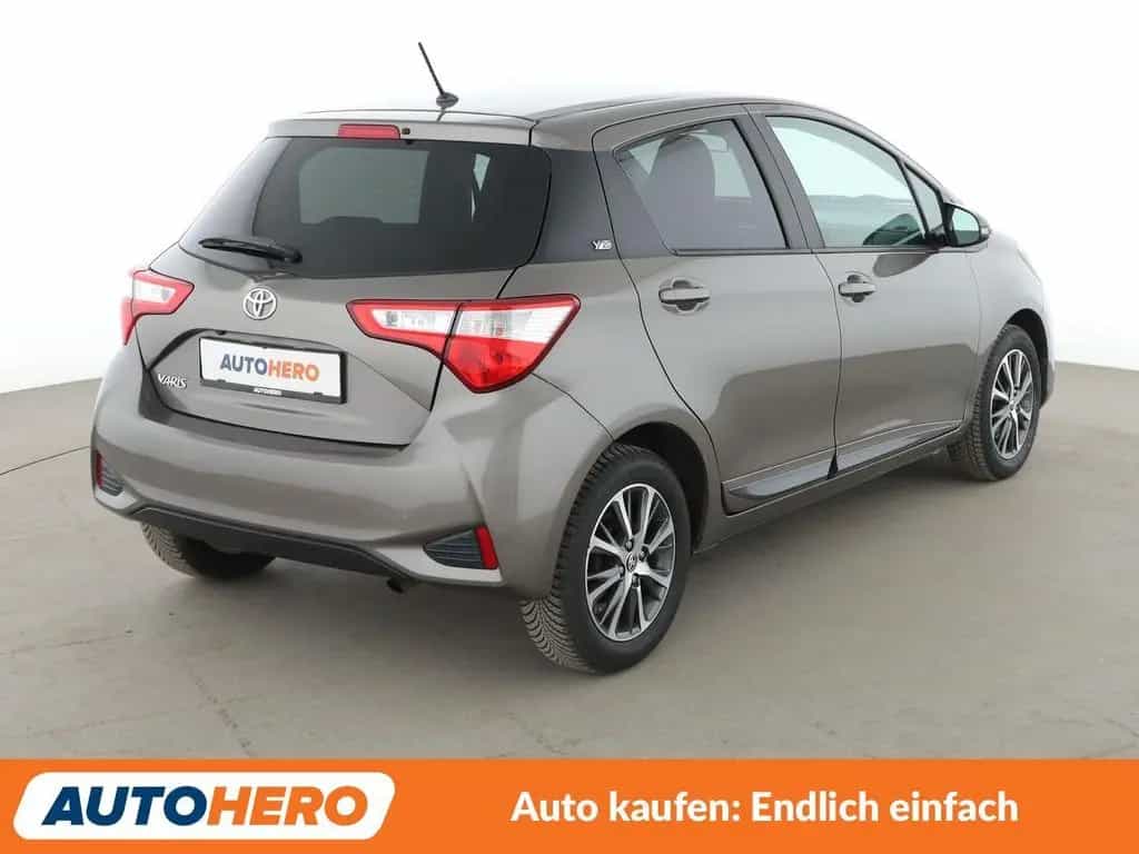 Toyota Yaris 1.5 Dual VVT-iE Y20 Club*NAVI*SHZ*ALU*SPUR 09/2019-photo-5