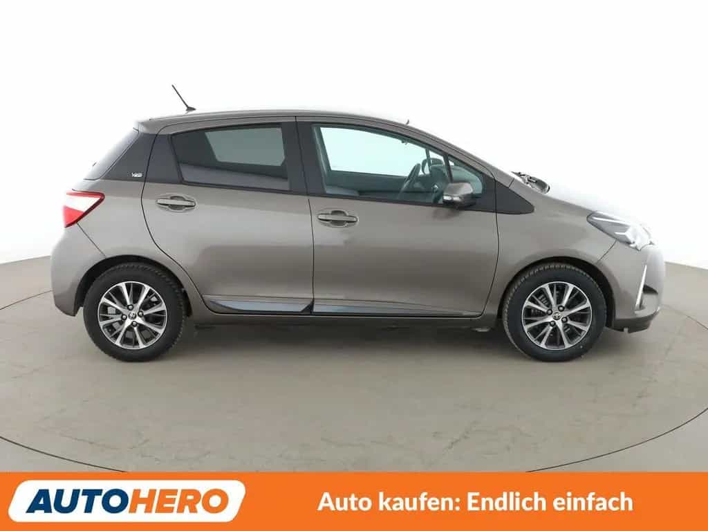 Toyota Yaris 1.5 Dual VVT-iE Y20 Club*NAVI*SHZ*ALU*SPUR 09/2019-photo-6
