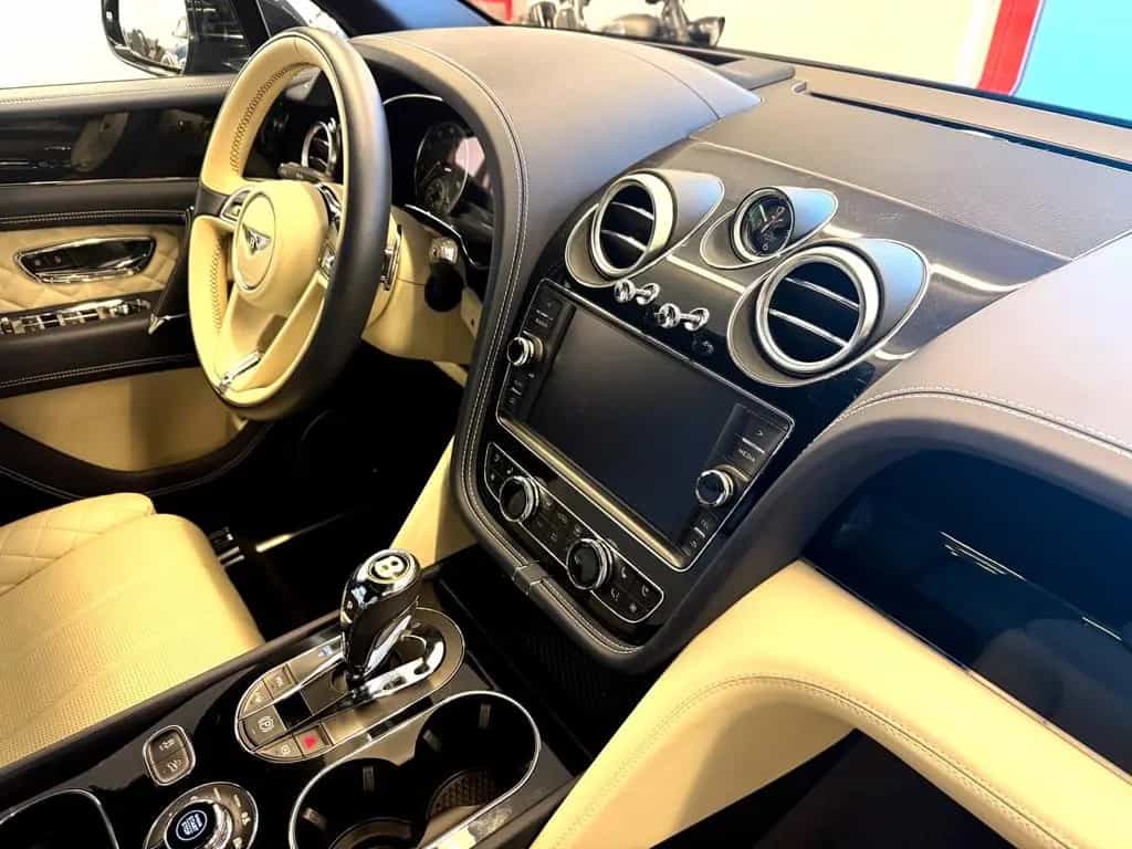 Bentley Bentayga Mulliner V8 100 Jahre Bentley 1Hand 19% 09/2019-photo-7