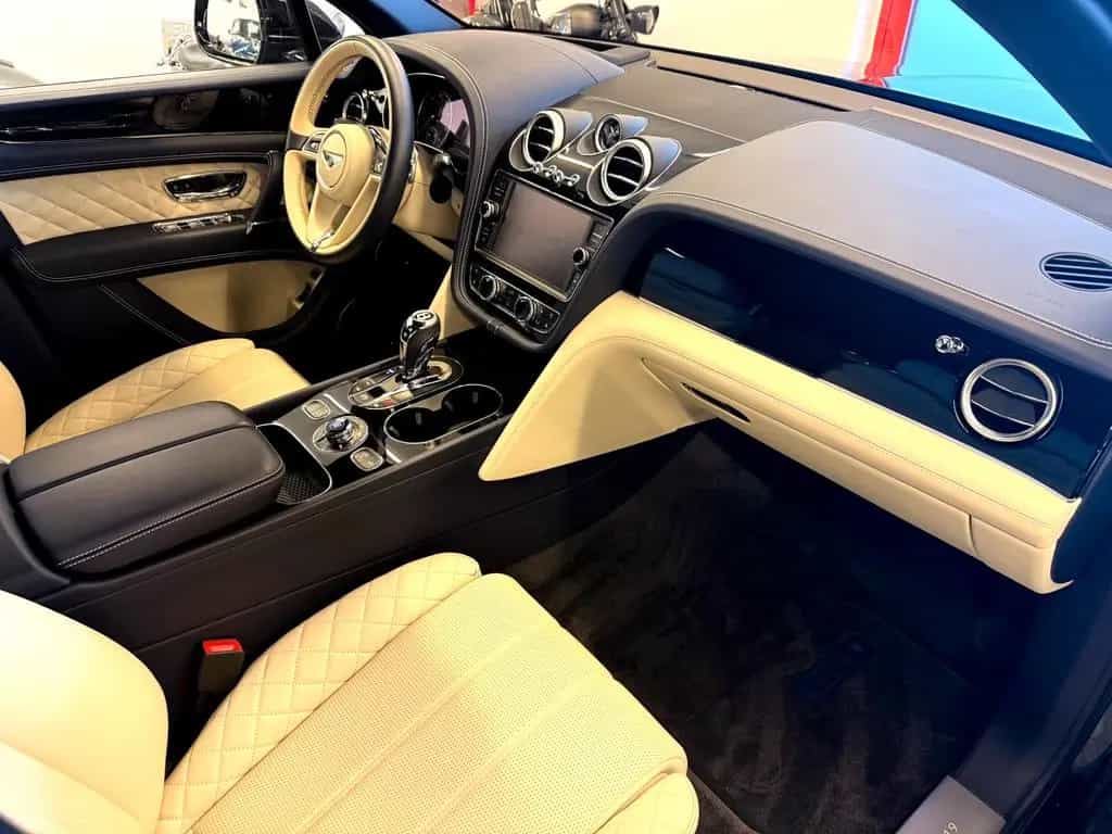 Bentley Bentayga Mulliner V8 100 Jahre Bentley 1Hand 19% 09/2019-photo-9