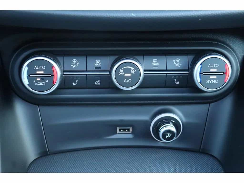 Alfa Romeo Stelvio VELOCE 2.2 DIESEL 16V 210 PS AT8 Q4 PREM 04/2026-photo-35