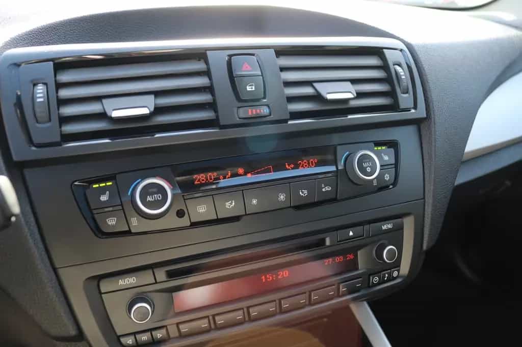 BMW 1 Series 116 1 Limousine 5-trg. 116 i/SCHIEBE-DACH/PDC/SH 11/2011-photo-16