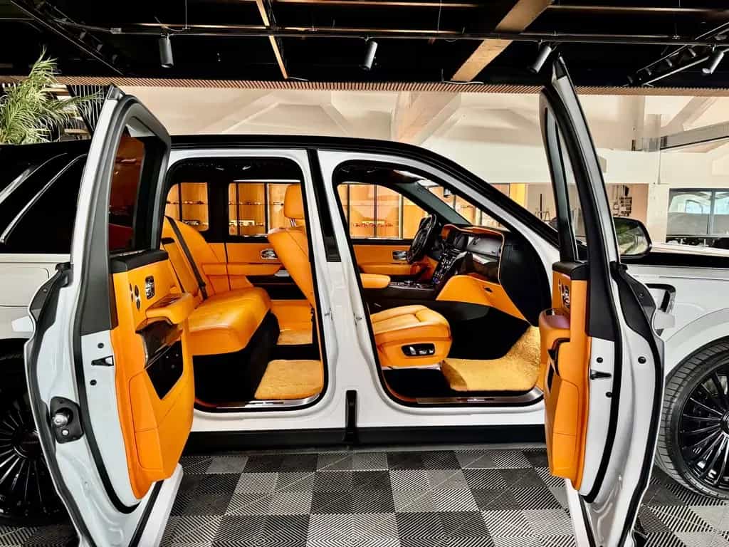 Rolls-Royce Cullinan Mansory Cullinan Black Badge 10/2020-photo-11