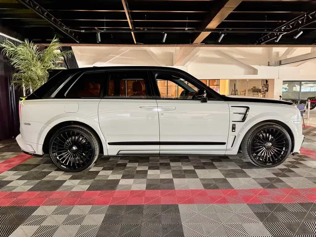 Rolls-Royce Cullinan Mansory Cullinan Black Badge 10/2020-photo-4