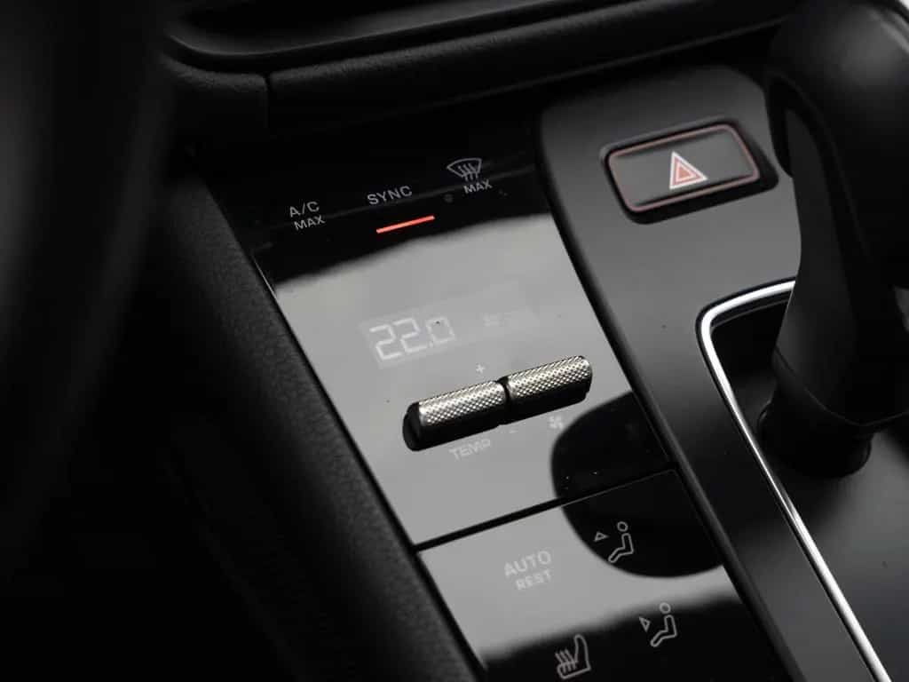 Porsche Macan Panorama Dachsystem Sitzheizung vorn 01/2024-photo-19