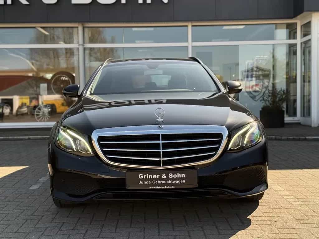 Mercedes-Benz E-Class d,Avantgarde,Navi,R-Kamera,8-Fach,Shz,AHK 06/2020-photo-1