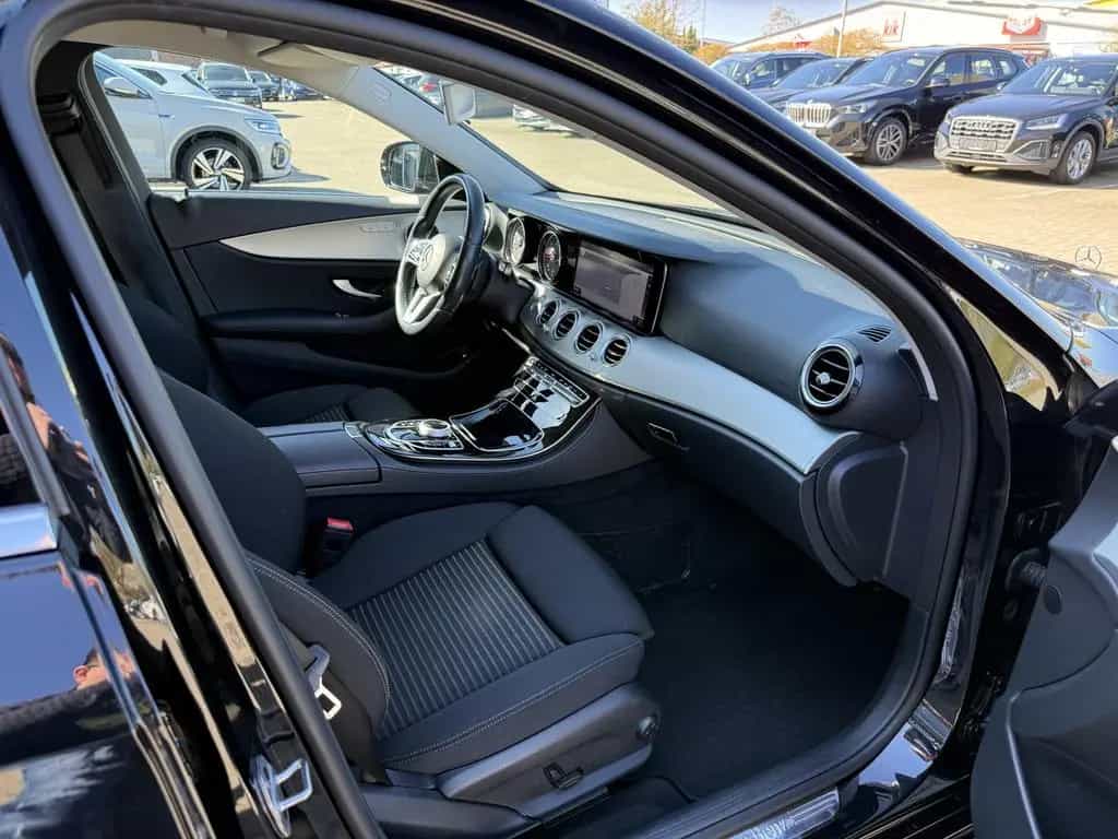 Mercedes-Benz E-Class d,Avantgarde,Navi,R-Kamera,8-Fach,Shz,AHK 06/2020-photo-28