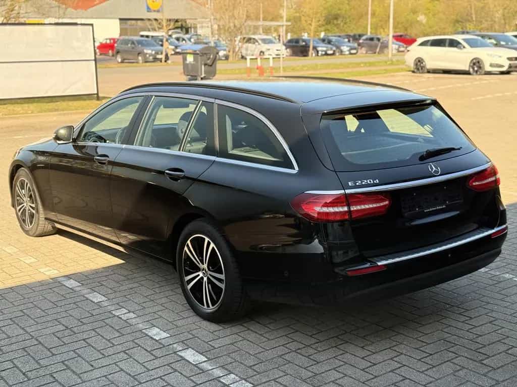 Mercedes-Benz E-Class d,Avantgarde,Navi,R-Kamera,8-Fach,Shz,AHK 06/2020-photo-7