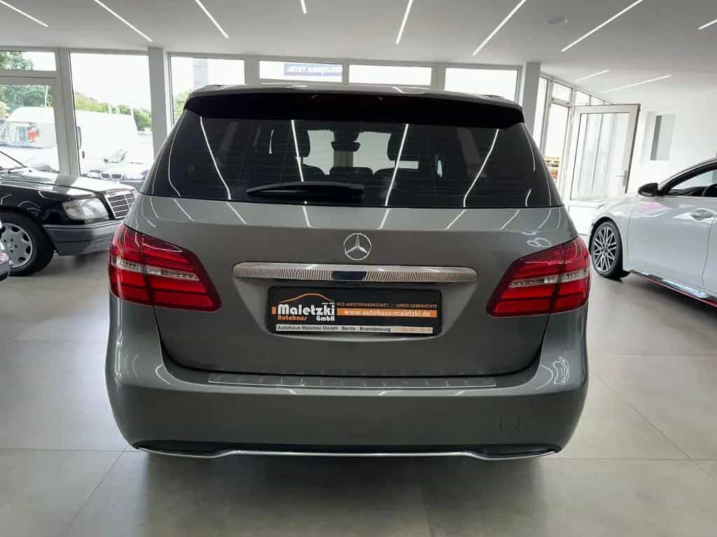 Mercedes-Benz B-Class 200d*Comand*Totwinkel*LED*AppleCarPlay* 10/2018-photo-4