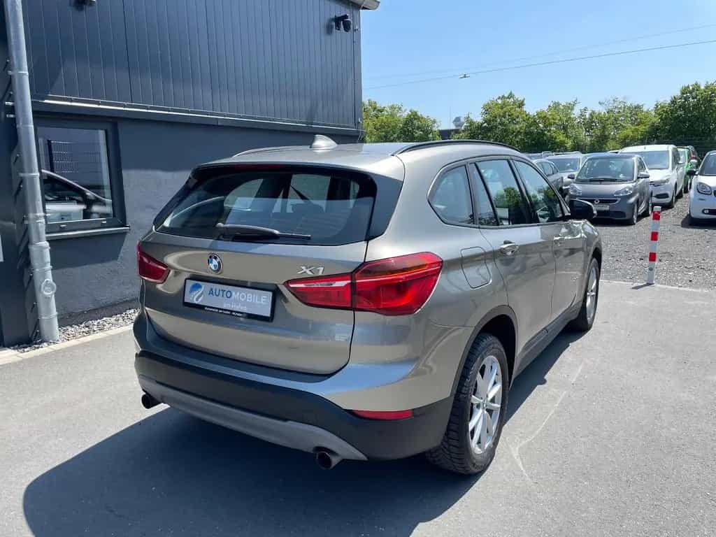 BMW X1 XDrive 2.0i*AUTOMATIK*NAV*PDC*SHZ*TEMP 06/2017-photo-5