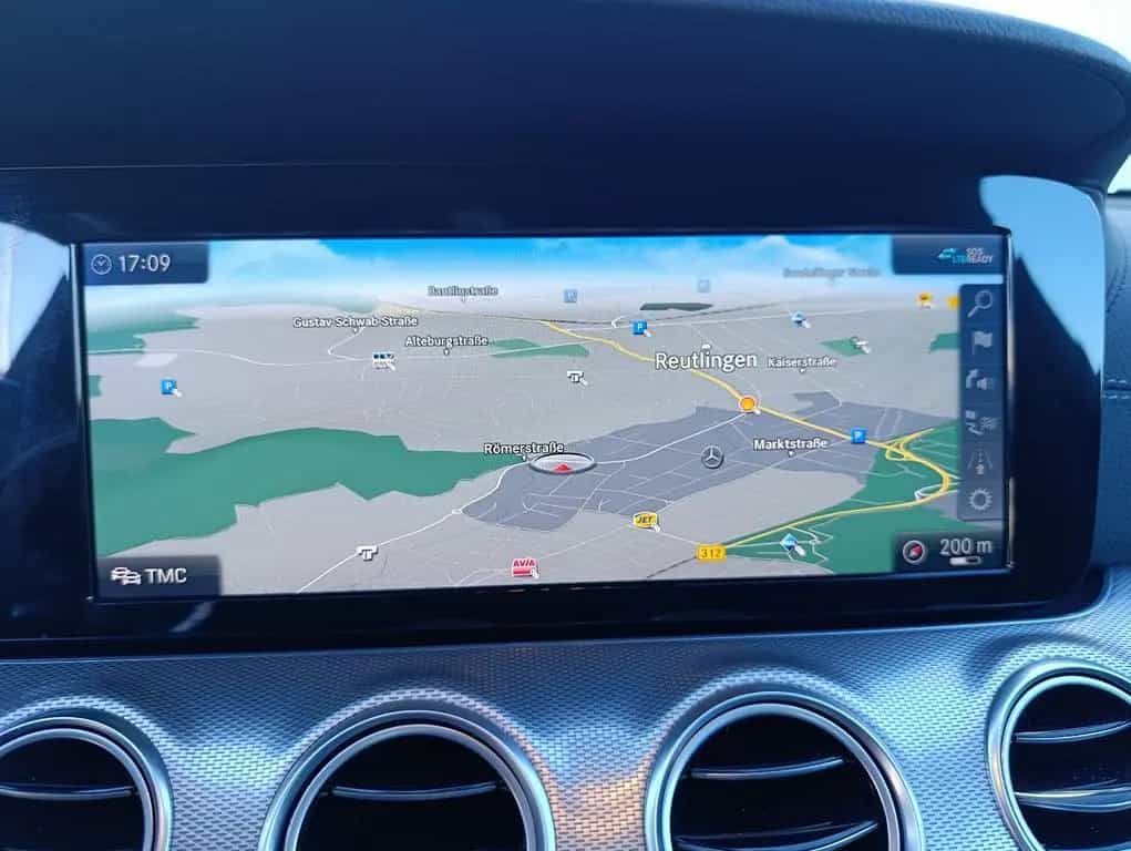 Mercedes-Benz E-Class 200 Lim. AMG Navi Schiebedach LED Kamera 11/2018-photo-19