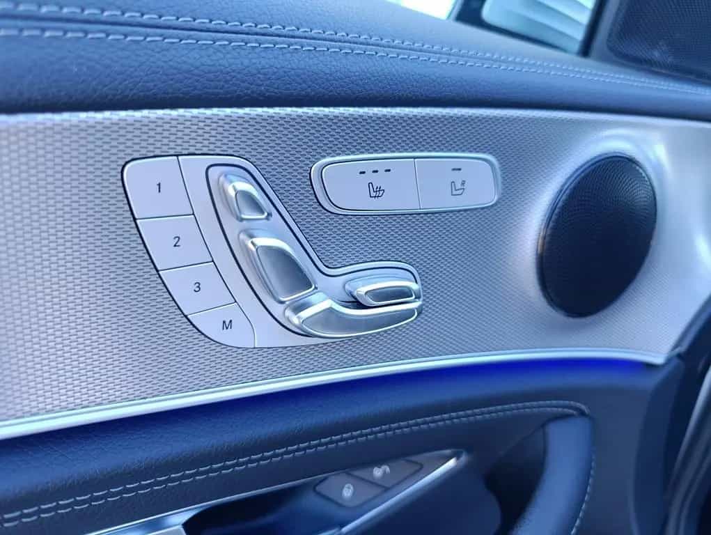 Mercedes-Benz E-Class 200 Lim. AMG Navi Schiebedach LED Kamera 11/2018-photo-31