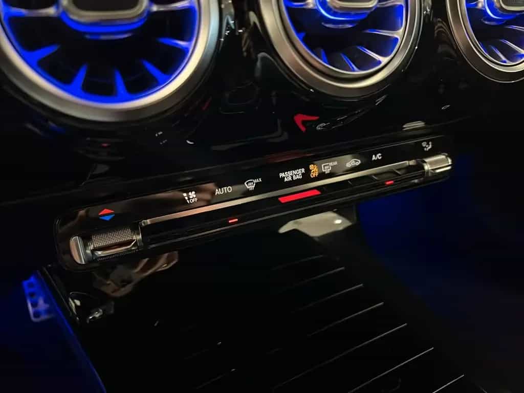 Mercedes-Benz A-Class Lim. DCT AMG AMBI LED NAV PARK SOUND 11/2019-photo-18