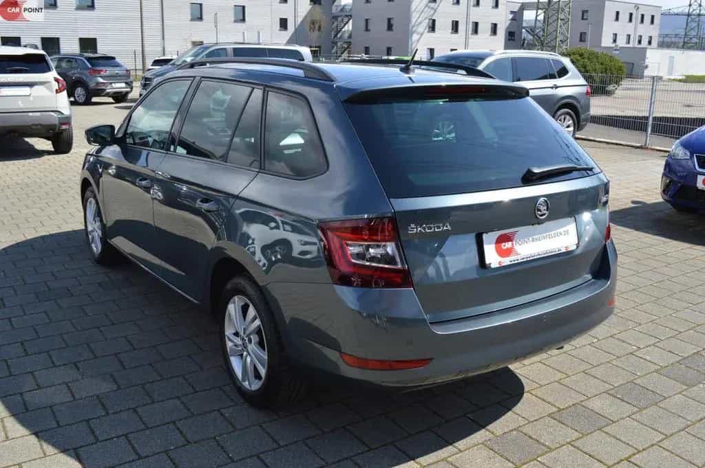 Skoda Fabia Style*Navi*Kamera*Carplay*SHZ*Klimaaut. 10/2018-photo-3