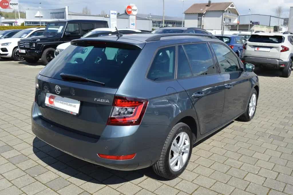 Skoda Fabia Style*Navi*Kamera*Carplay*SHZ*Klimaaut. 10/2018-photo-4