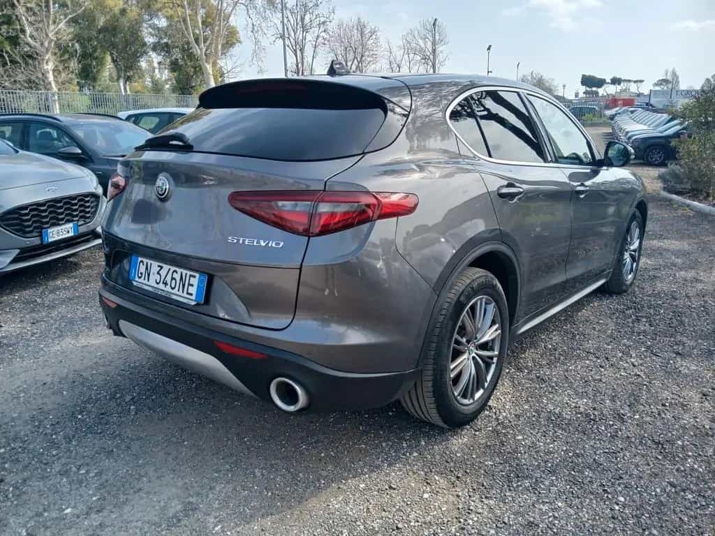 Alfa Romeo Stelvio 2.2 Turbodiesel 180 CV AT8 RW 02/2018-photo-4