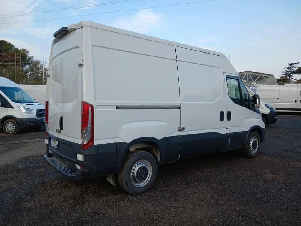 Iveco Daily 35S12V 2.3 HPT PC-TM Furgone 04/2021-photo-4