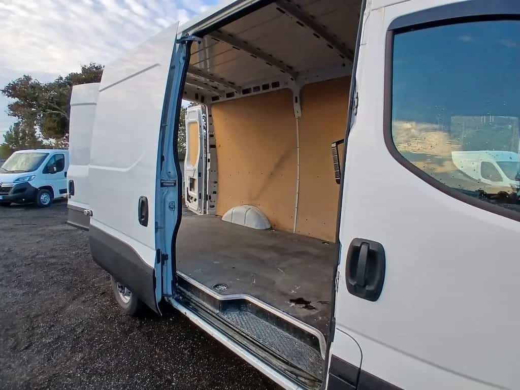 Iveco Daily 35S12V 2.3 HPT PC-TM Furgone 04/2021-photo-8