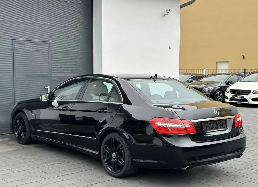 Mercedes-Benz E 250 *AMG-LINE*COMAND*BlueE*SHZ*PDC*XENON* 09/2011-photo-15