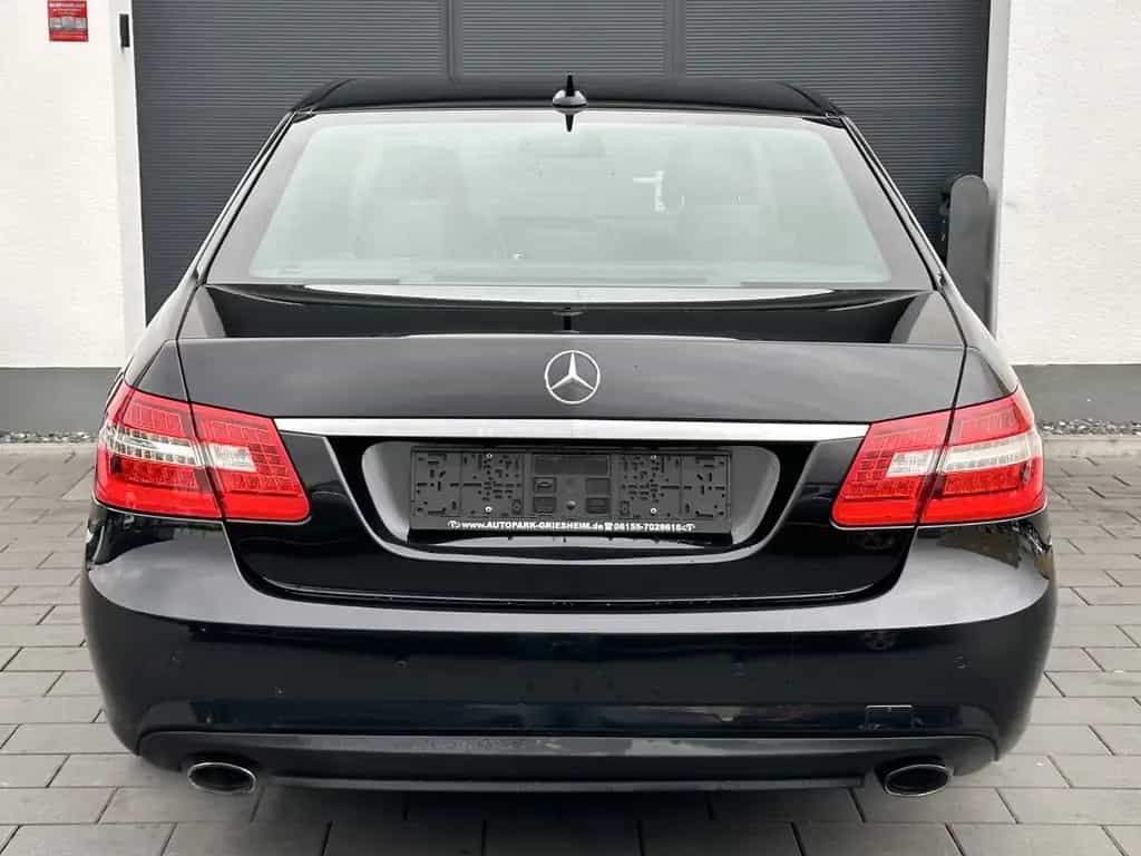 Mercedes-Benz E 250 *AMG-LINE*COMAND*BlueE*SHZ*PDC*XENON* 09/2011-photo-16