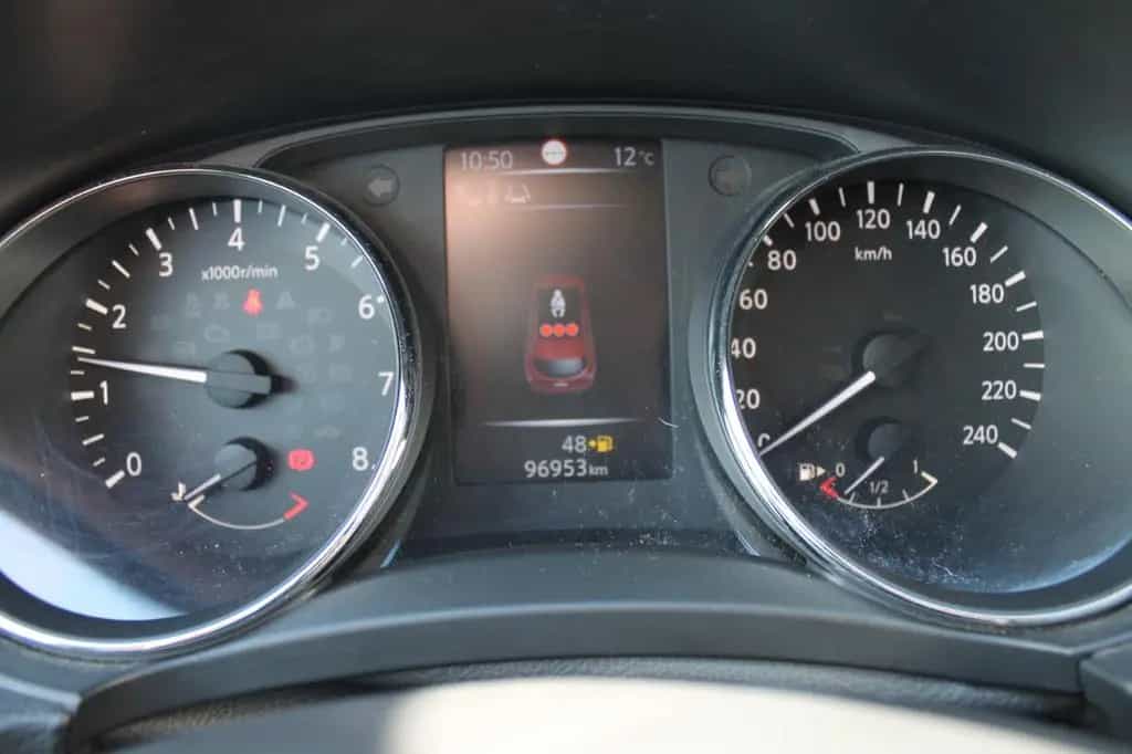 Nissan Qashqai Tekna + Anhängerzug 07/2016-photo-18
