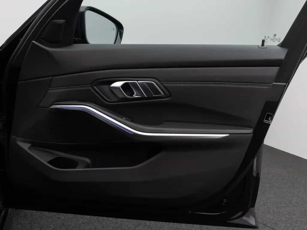 BMW 3 Series 320i M Sport Panorama Kamera Laser HiFi Komfort 05/2021-photo-32