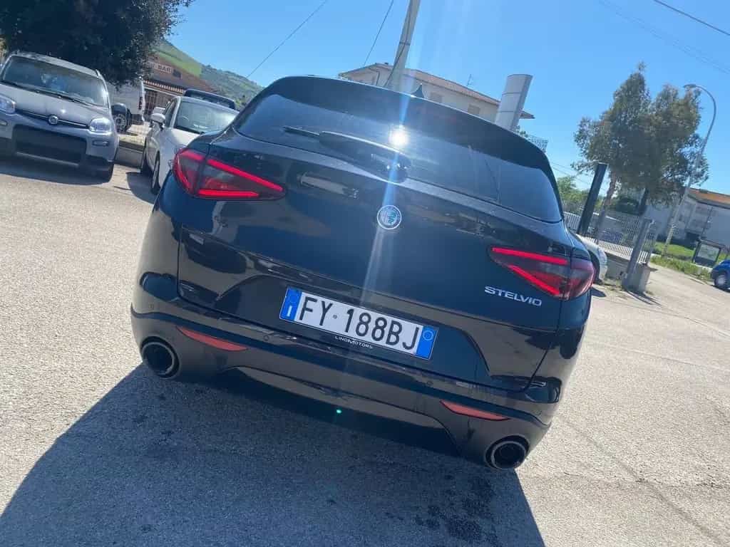 Alfa Romeo Stelvio 2.2 Turbodiesel 180 CV AT8 RW 07/2018-photo-4