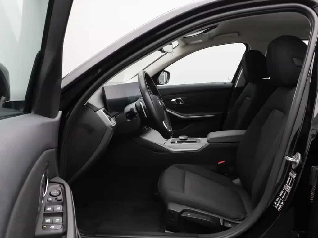 BMW 3 Series 330i xD DAB HUD CockPitPro PDCFernlichtassist 10/2022-photo-19
