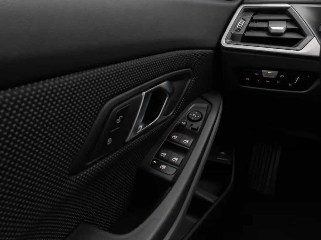 BMW 3 Series 330i xD DAB HUD CockPitPro PDCFernlichtassist 10/2022-photo-36