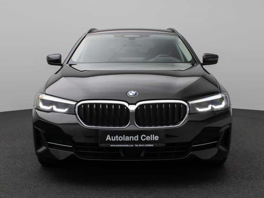 BMW 5 Series 520d xD Panorama Kamera HUD DAB H/K AHK Leder 01/2023-photo-1