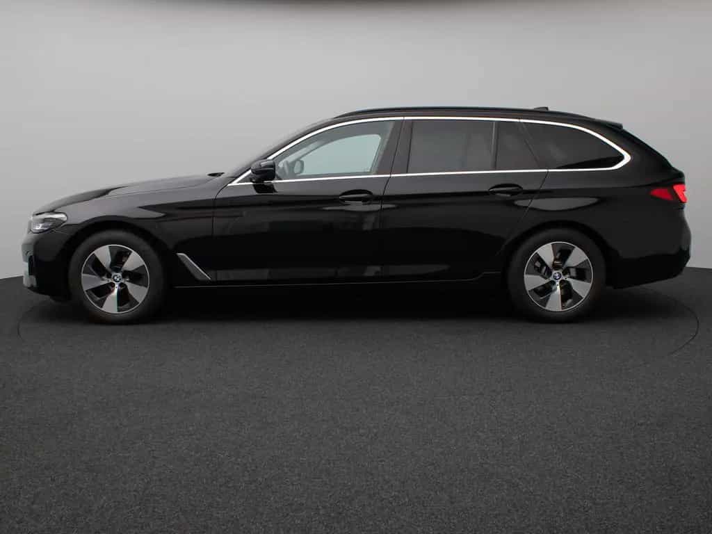 BMW 5 Series 520d xD Panorama Kamera HUD DAB H/K AHK Leder 01/2023-photo-10