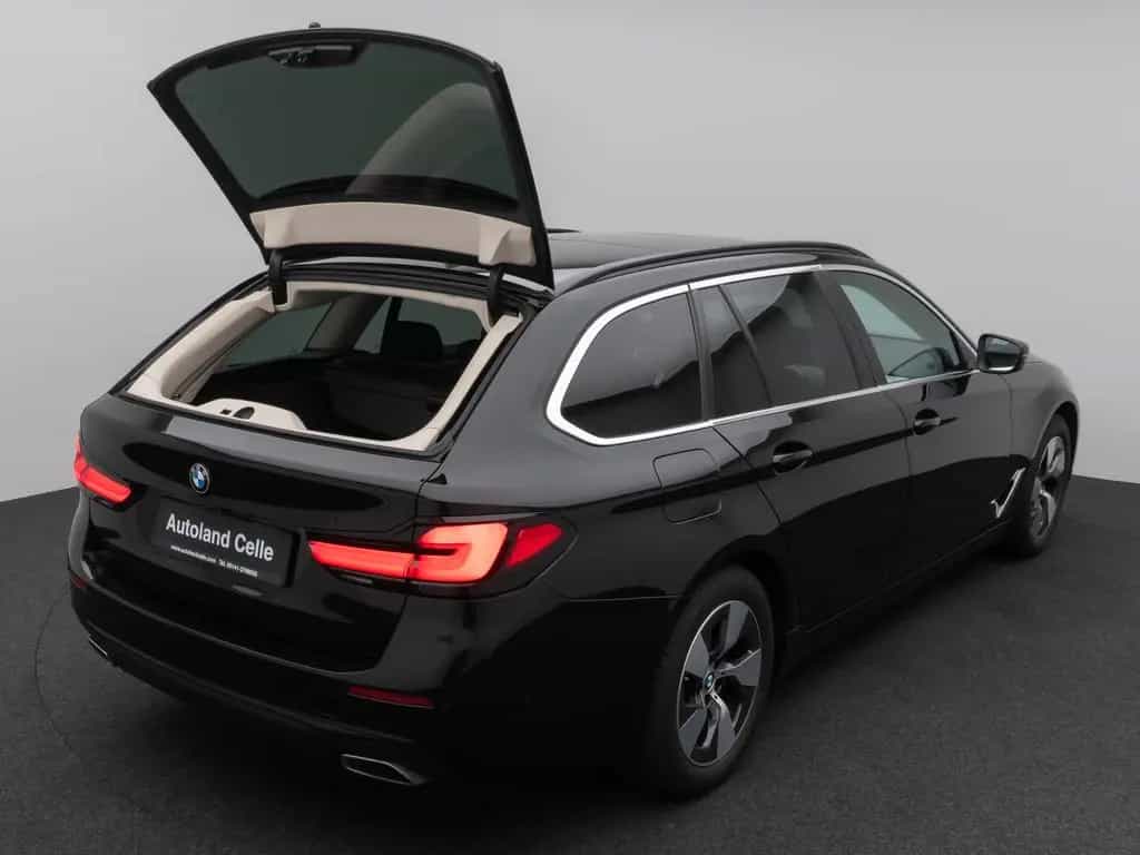 BMW 5 Series 520d xD Panorama Kamera HUD DAB H/K AHK Leder 01/2023-photo-12