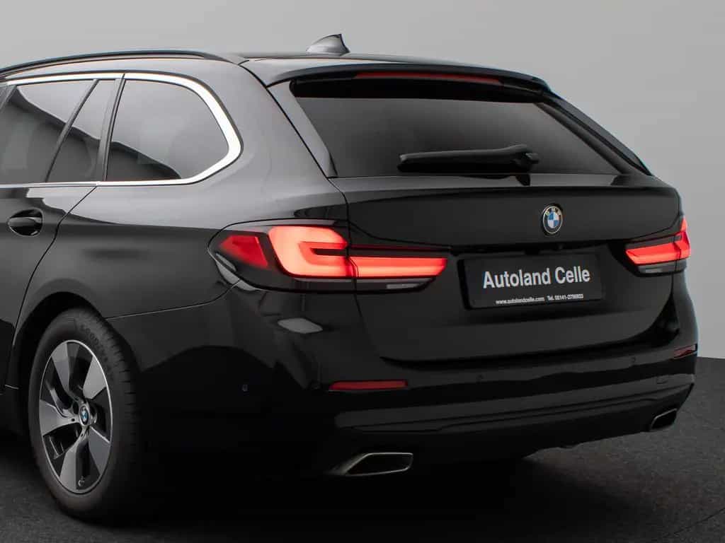 BMW 5 Series 520d xD Panorama Kamera HUD DAB H/K AHK Leder 01/2023-photo-16