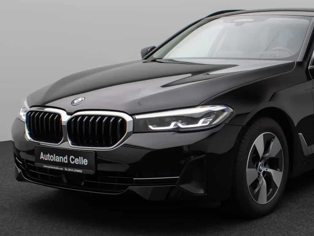 BMW 5 Series 520d xD Panorama Kamera HUD DAB H/K AHK Leder 01/2023-photo-17