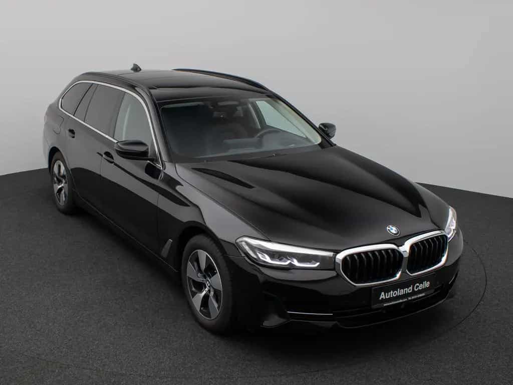 BMW 5 Series 520d xD Panorama Kamera HUD DAB H/K AHK Leder 01/2023-photo-2