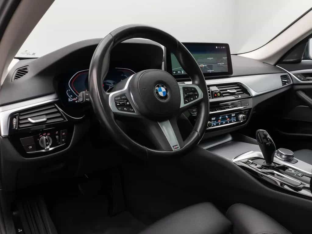 BMW 5 Series 520d xD Panorama Kamera HUD DAB H/K AHK Leder 01/2023-photo-20
