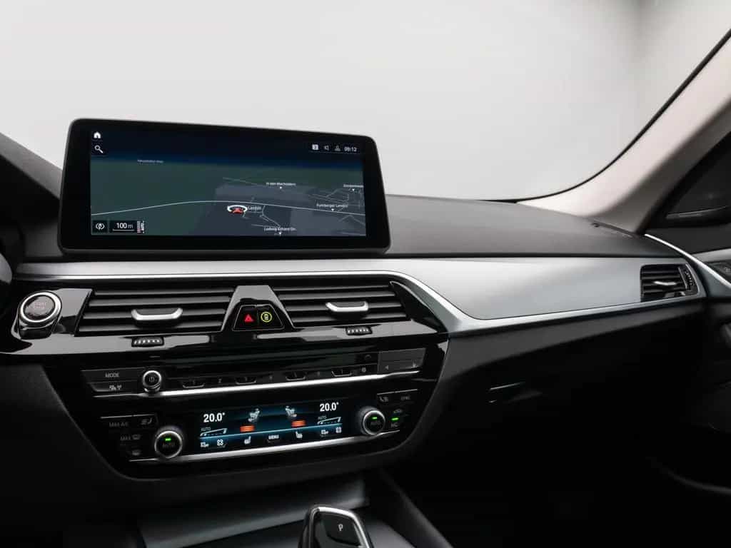 BMW 5 Series 520d xD Panorama Kamera HUD DAB H/K AHK Leder 01/2023-photo-21