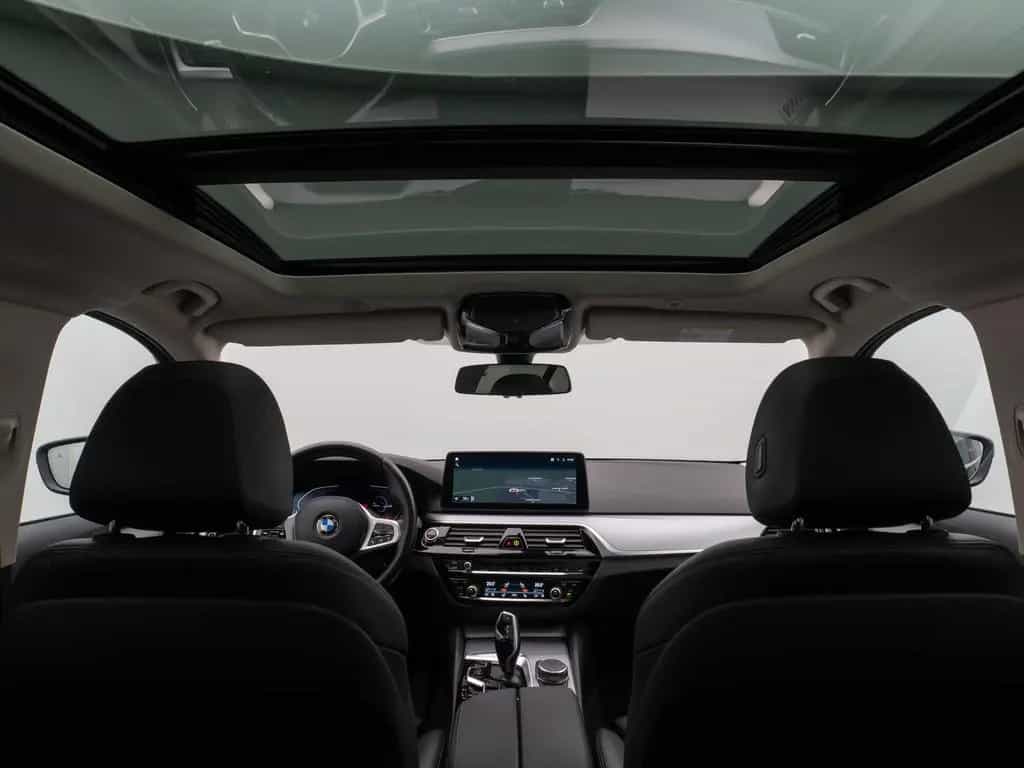 BMW 5 Series 520d xD Panorama Kamera HUD DAB H/K AHK Leder 01/2023-photo-28