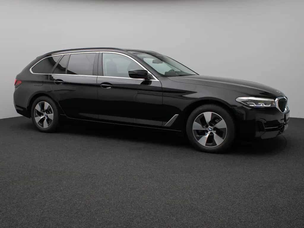 BMW 5 Series 520d xD Panorama Kamera HUD DAB H/K AHK Leder 01/2023-photo-3