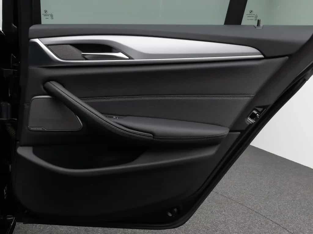 BMW 5 Series 520d xD Panorama Kamera HUD DAB H/K AHK Leder 01/2023-photo-31