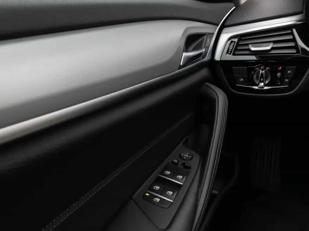 BMW 5 Series 520d xD Panorama Kamera HUD DAB H/K AHK Leder 01/2023-photo-33