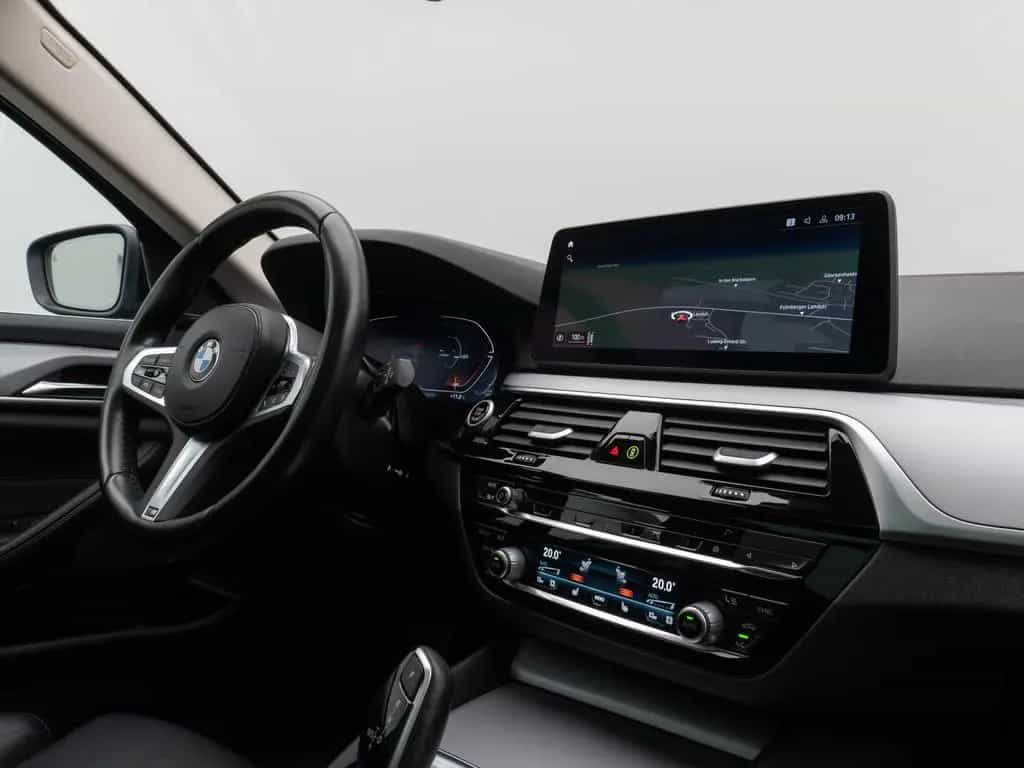 BMW 5 Series 520d xD Panorama Kamera HUD DAB H/K AHK Leder 01/2023-photo-36