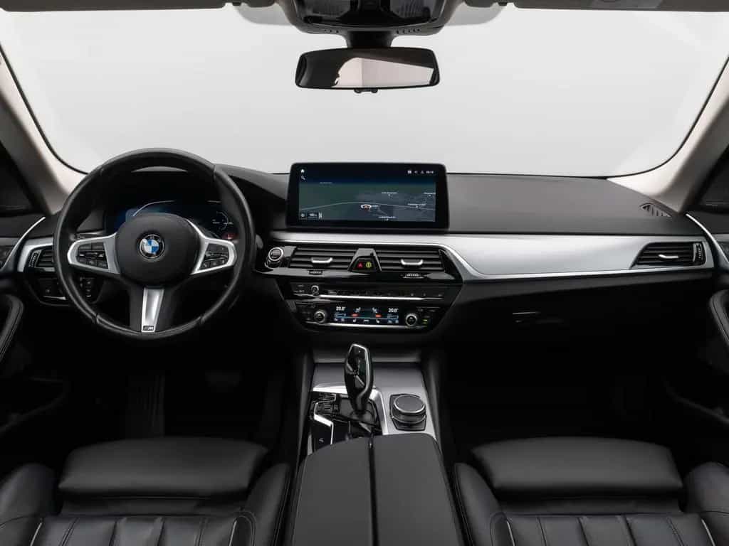 BMW 5 Series 520d xD Panorama Kamera HUD DAB H/K AHK Leder 01/2023-photo-38