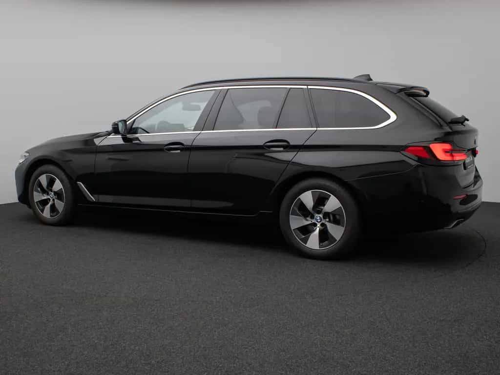BMW 5 Series 520d xD Panorama Kamera HUD DAB H/K AHK Leder 01/2023-photo-9